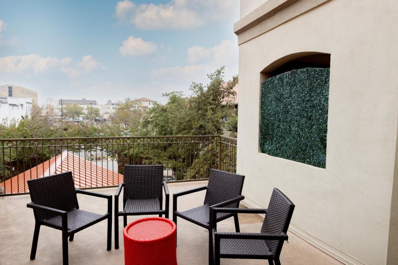 Hotel Indigo San Antonio Riverwalk By Ihg Exteriör bild